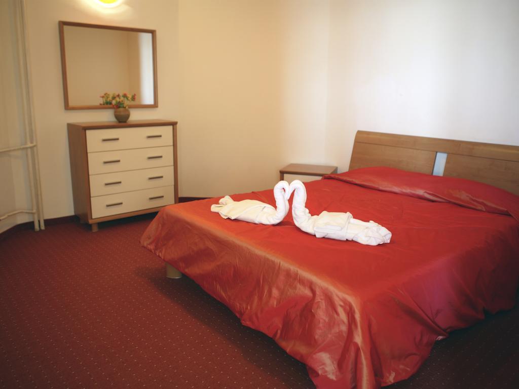 Hotel Bulgaria Добрич Номер фото